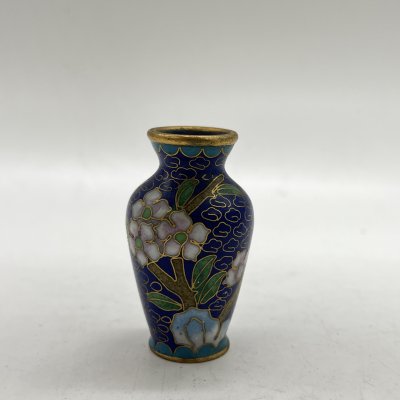 купить Вазочка миниатюрная в технике клуазоне с изображением ветки с цветами, латунь, перегородчатая эмаль, Китай, 1960-1980 гг.