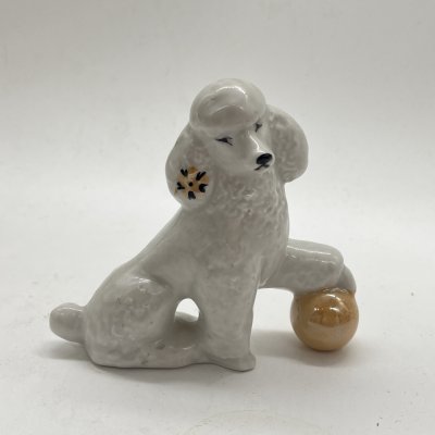 купить Статуэтка "Пудель с мячом", фарфор, роспись, люстр, Дулевский фарфоровый завод (Дулёво), Российская Федерация, 2000-2010 гг.