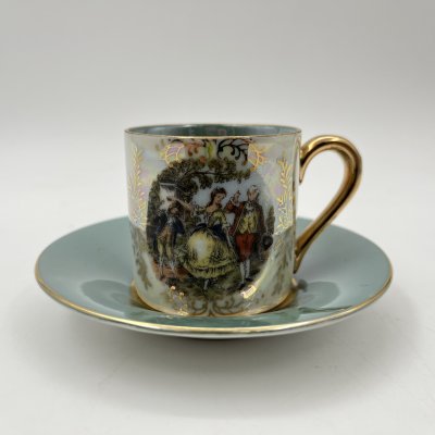 купить Кофейная пара, украшенная изображением танца в саду, фарфор, люстр, деколь, золочение, Западная Европа, 1980-2000 гг.