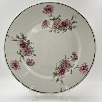 купить Блюдо круглой формы с декором в виде хризантем, фарфор, деколь, Фарфоровый завод «Пролетарий» (Бронница, Мста), СССР, 1939-1945 гг.