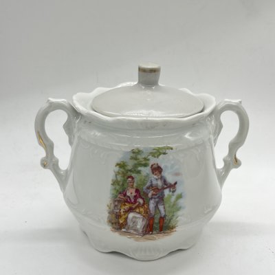 купить Сахарница с изображением галантной сцены (подбор крышки), фарфор, деколь, Европа, 1960-1990 гг.