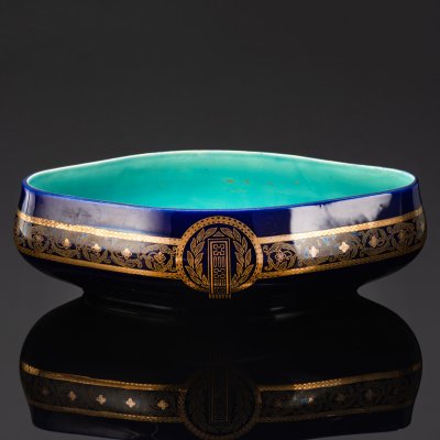 купить Кашпо в стиле модерн, украшенное цветочным декором, декор №2251, фаянс, крытье кобальтом, золочение, Sarreguemines (Саргемин), Франция, 1920-1940 гг.