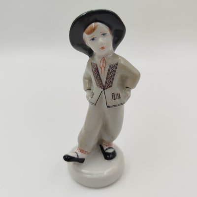 купить Статуэтка из композиции "Латышский народный танец", автор Л. А. Новоженец, фарфор, роспись, Рижский фарфорово-фаянсовый завод, СССР, 1950-1970 гг.