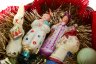 Купить Набор из 7 коллекционных елочных игрушек в подарочной корзинке, стекло, текстиль, СССР, 1950-1990 гг.