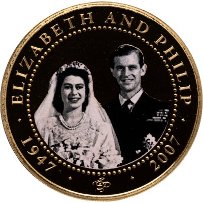 купить Острова Кука 1 доллар 2007 "60 лет свадьбы Елизавета II и Филипп Свадебное фото крупным планом" в капсуле