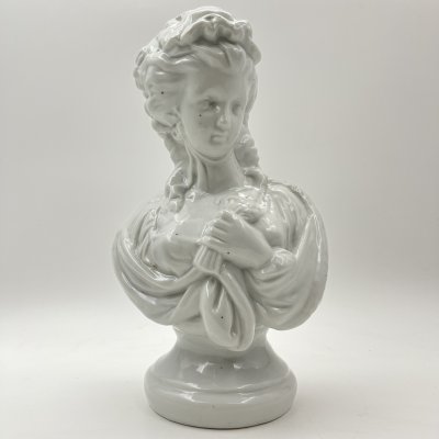 купить Бюст "Дама с букетом цветов", фарфор, Западная Европа, 1920-1960 гг.