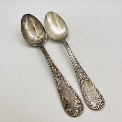 купить Набор из 2 ложек с флоральным декором, мНЦ (медь-никель-цинк), Кольчугинский завод цветных металлов, СССР, 1930-1950 гг.